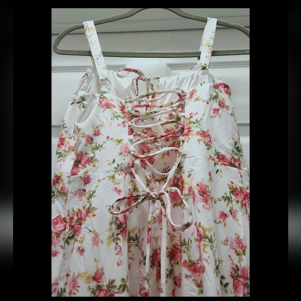 Elegant Floral White Maxi Dress - Picture 9 of 12